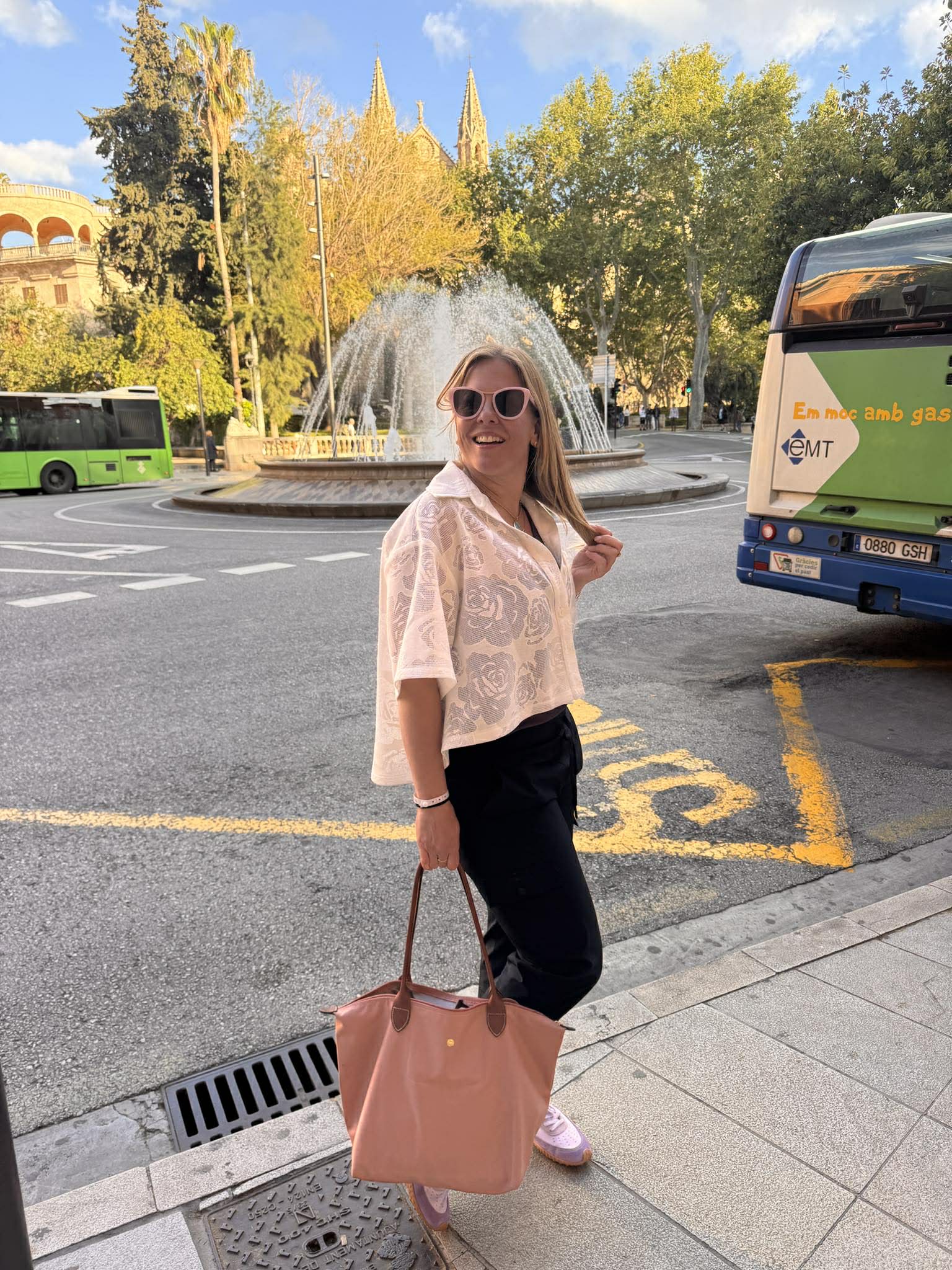 Roselyne - Blouse fleurie translucide