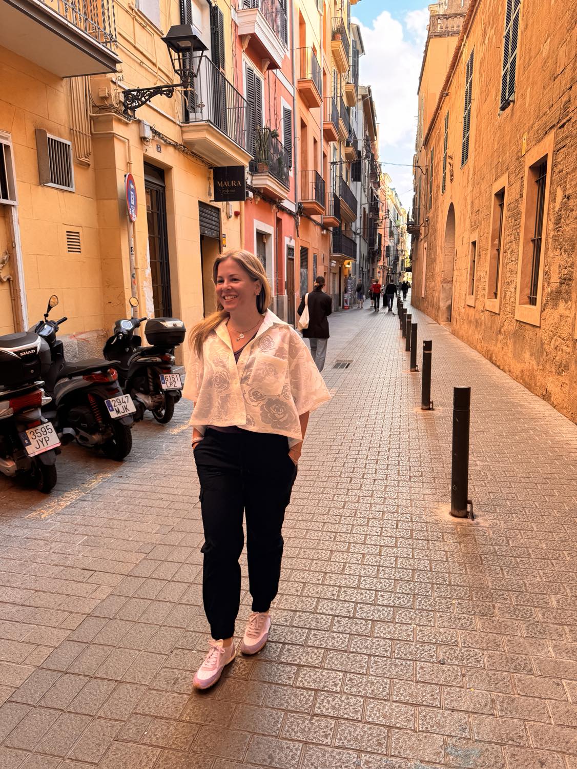 Roselyne - Blouse fleurie translucide