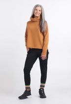 Pantalon Jody PDR noir porté avec la tunique Justine jaune. Créations KSL!