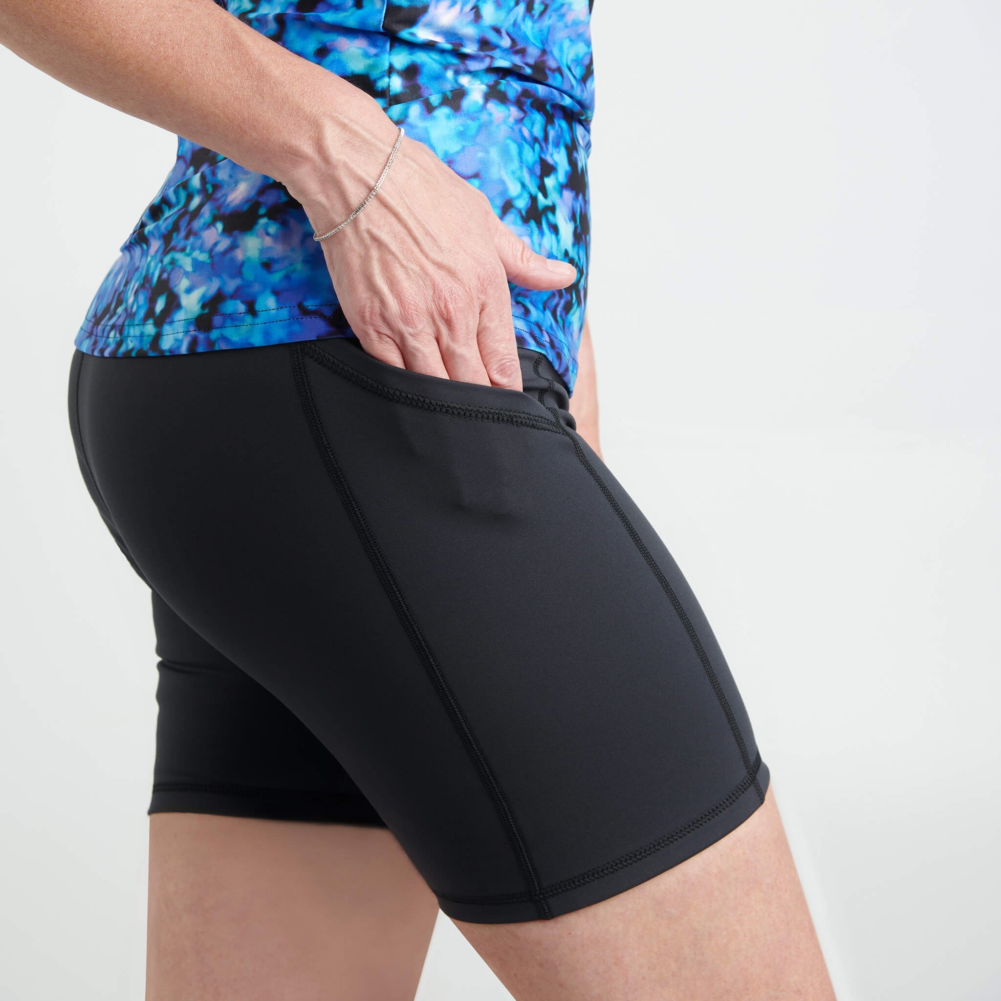 Nelly - High-waisted maxi shorts with pockets - 6-inch length