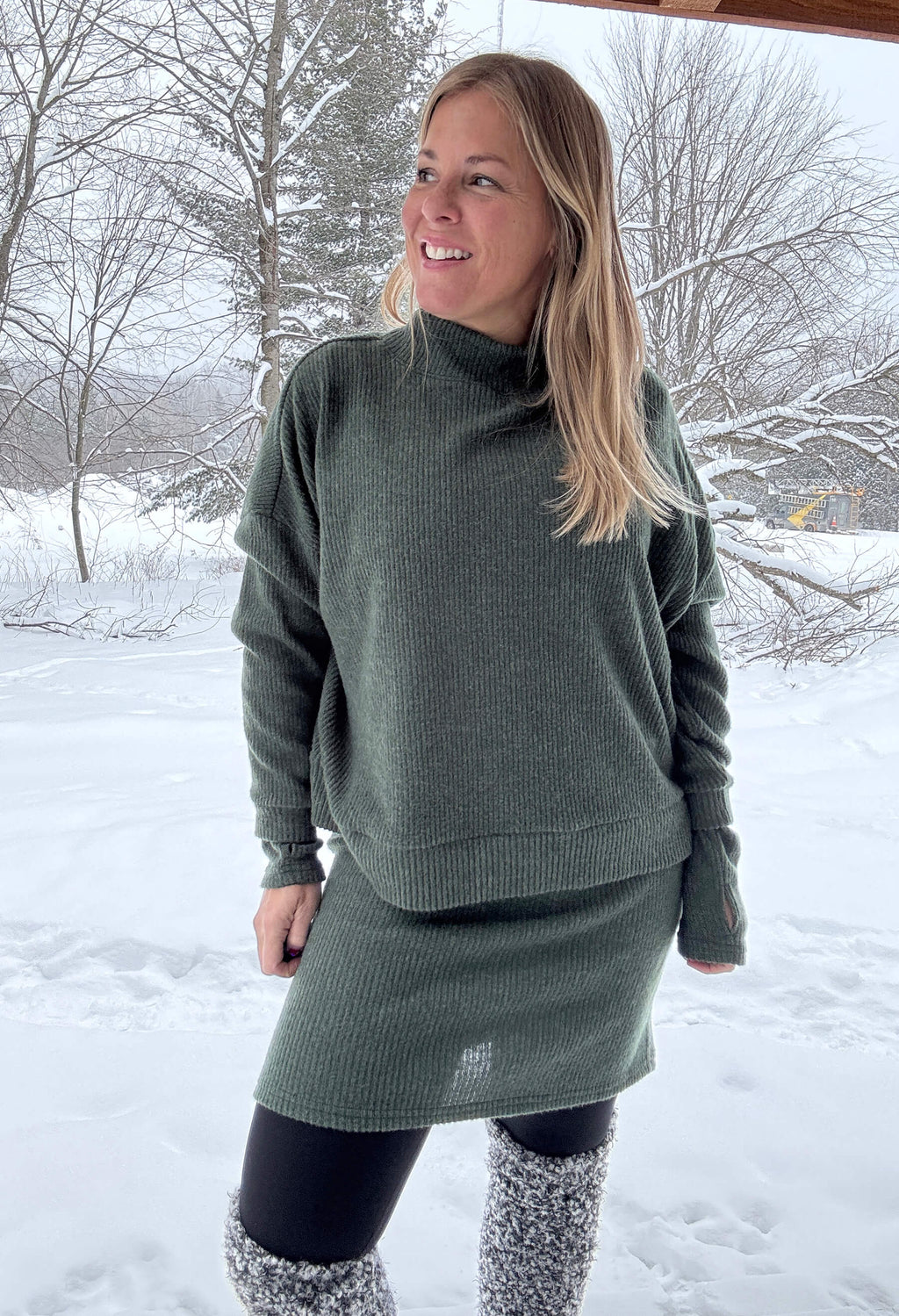 Anne - Robe droite à manches longues et à encolure bateau