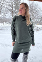 Anne - Robe droite à manches longues et à encolure bateau