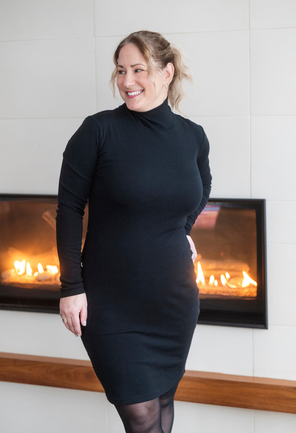 Cynthia - Robe à col montant et à manches longues