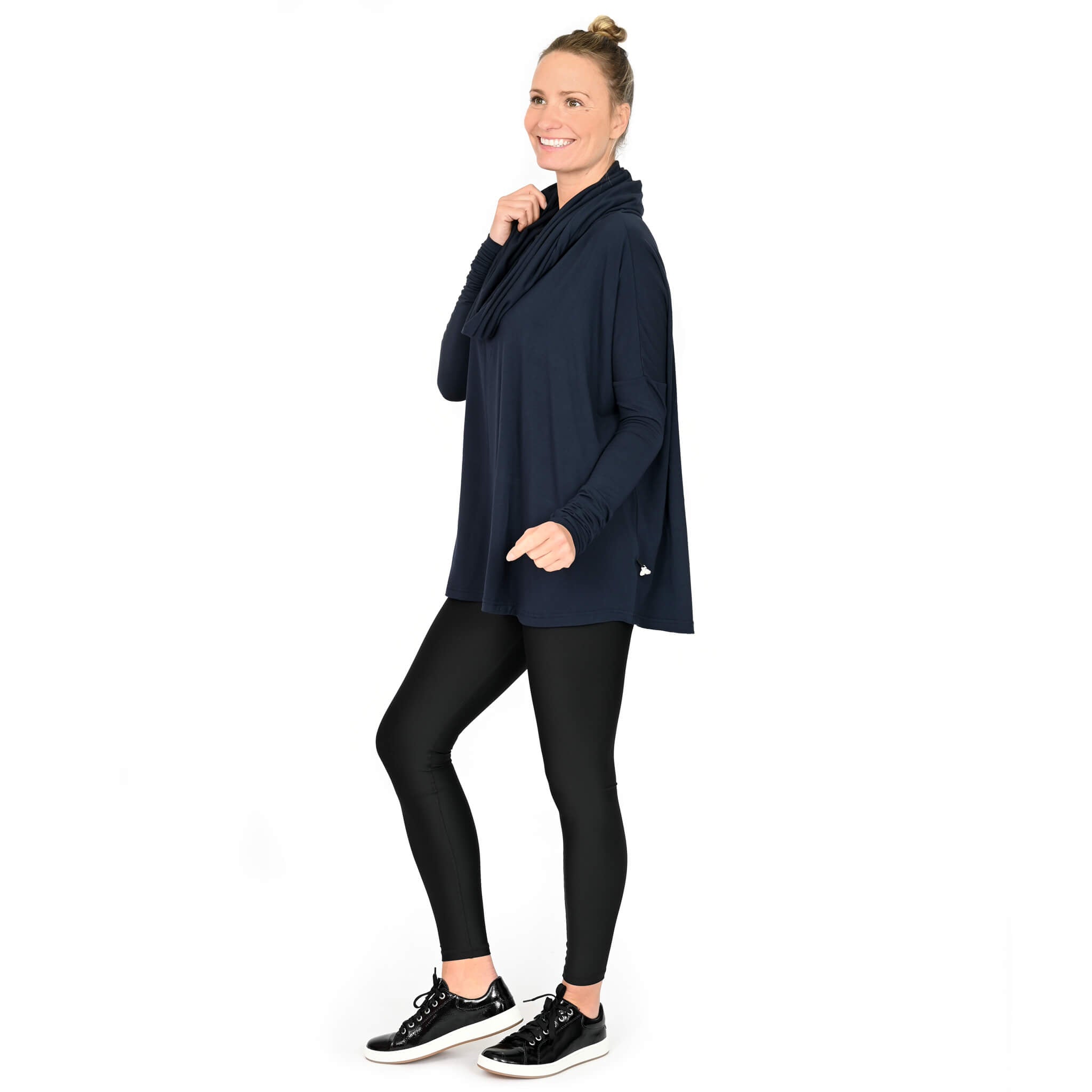 Convertible bamboo hooded cape - Black and Navy