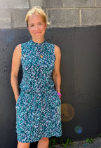 Lauria - Robe sans manche avec col haut et élastique à la taille