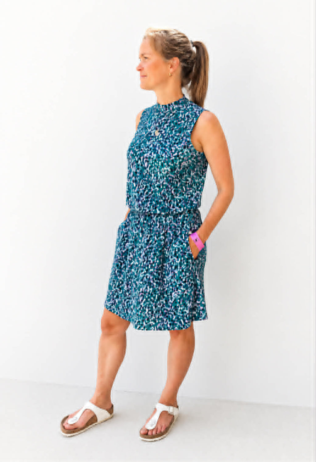 Lauria - Robe sans manche avec col haut et élastique à la taille