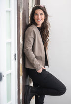 KSL2 Veste Taupe / XS Julia - Veste courte et structurée en Ponte de Roma avec poches latérales